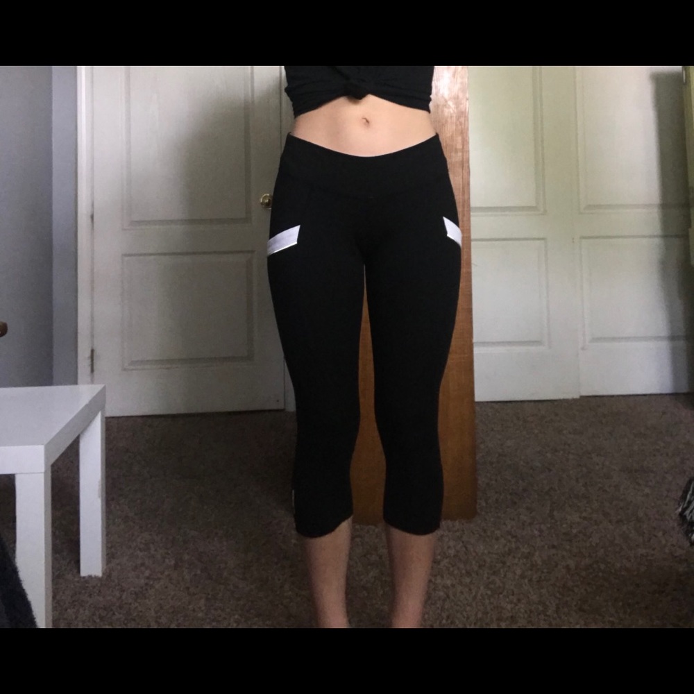 black mid calf length legging w/ pockets